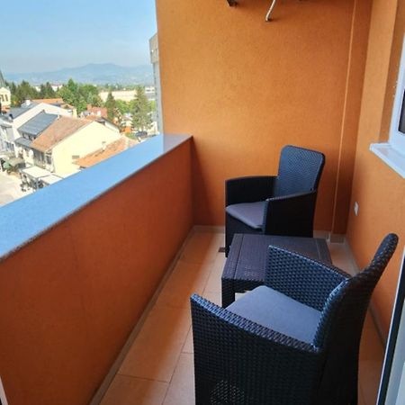 Brand New Two Bedroom And One Living Room Apartment In A Great Location! サラエヴォ エクステリア 写真