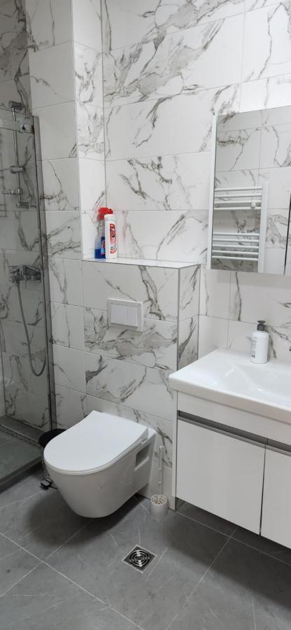 Brand New Two Bedroom And One Living Room Apartment In A Great Location! サラエヴォ エクステリア 写真