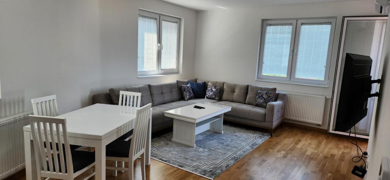 Brand New Two Bedroom And One Living Room Apartment In A Great Location! サラエヴォ エクステリア 写真